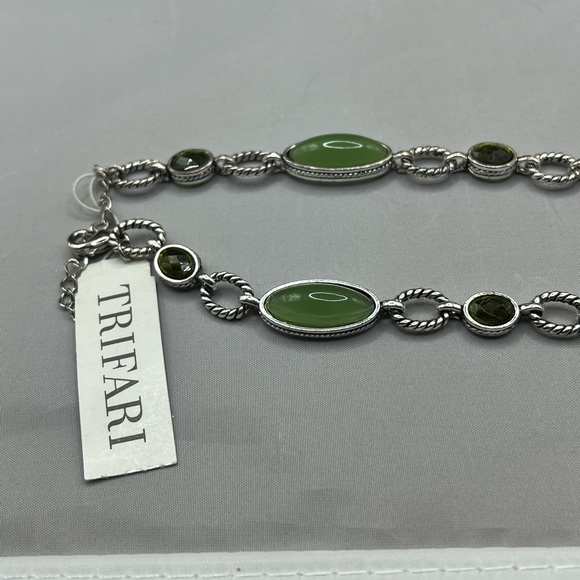 Trifari Vintage Green Chalcedony & Peridot Station Necklace 16” NWT - Picture 11 of 12